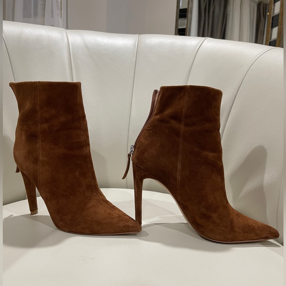 Steve Madden Halena Chestnut Suede Booties